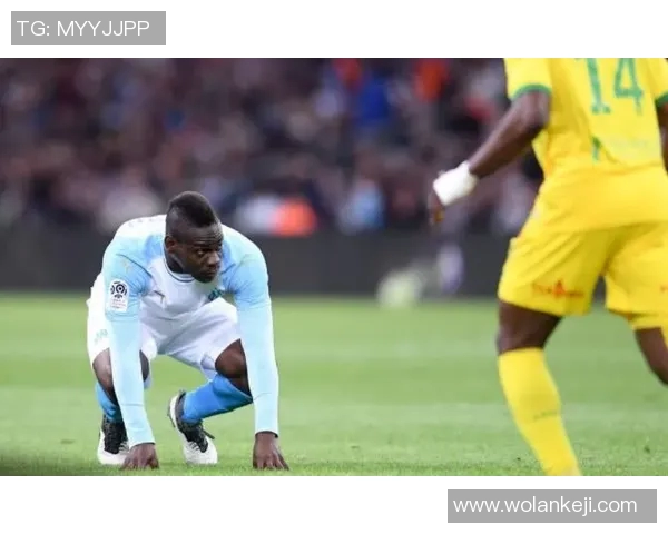 巴神咬人事件回顾足球明星巴神的争议瞬间与赛场风波解析