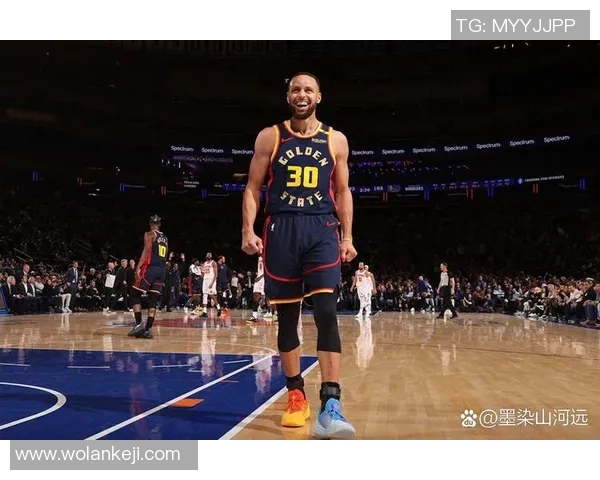 勇士与火箭西部决赛第三场激战回顾及精彩瞬间分析