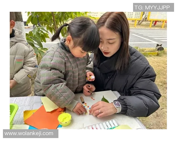 幼儿园小朋友们的活力四射哑铃舞蹈表演让家长们惊叹不已的精彩瞬间